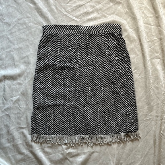 Karen Kane Vintage Silk and Wool Black and White Chevron Patterned Skirt - Picture 4 of 6